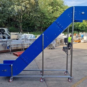 UPM Elevator Conveyor with Flights