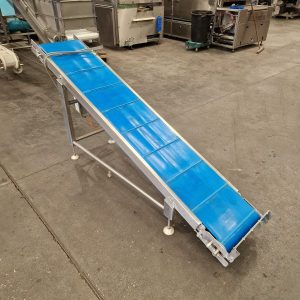 Elevator Conveyor with Flights